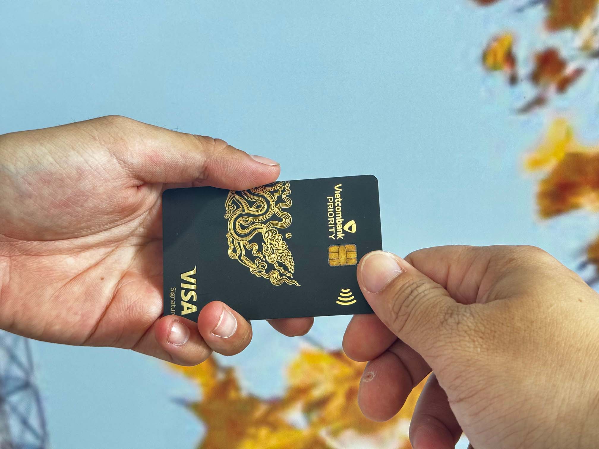 anh-quan-pos-ve-chung-toi-rut-tien-dao-han-the-tin-dung-2016-1512